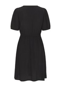 Robe noire à manches courtes avec un col rond et une taille froncée. Fabriquée en tissu léger, elle présente une texture lisse et une coupe fluide.