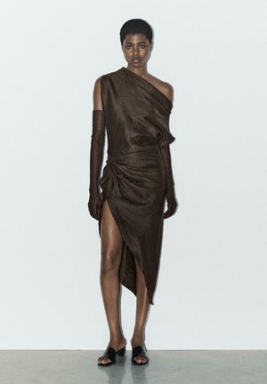 STUDIO - WITH BOX PLEATS AT THE BACK - Freizeitkleid - dark brown