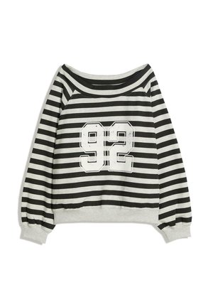 - Bluza