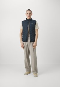 EA7 Emporio Armani TRAIN PREMIUM SHIELD VEST - Strukirani kaput - notte