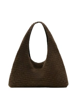 Sac à bandoulière triangulaire en tissu tressé marron avec une large sangle et une structure souple et décontractée sur fond blanc.