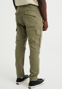 Wrangler Authentics Men's Stretch Cargo Pant, Black, 48W x 32L Wrangler Authentics Men's Stretch Cargo Pant, Black, 48W x 32L