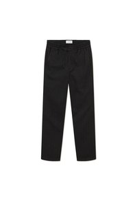 Czarne, lekkie spodnie z elastyczną talią i regulowanym sznurkiem. Posiadają prosty krój i gładką fakturę. Brak widocznych kieszeni.