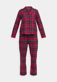 Conjunto de pijama de cuadros rojos que incluye una camisa de botones con cuello y mangas largas, y pantalones a juego con una cintura elástica.