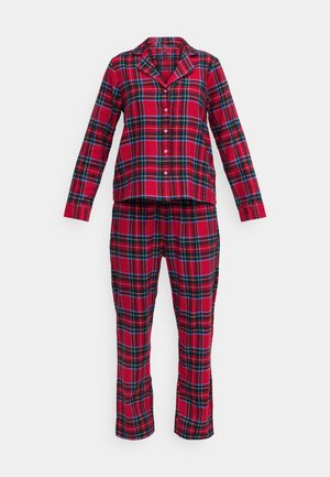 Ensemble de pyjama à carreaux rouges comprenant une chemise à boutons avec un col et des manches longues, accompagnée d'un pantalon assorti avec une taille élastique.