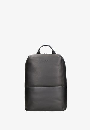 Zaino rettangolare nero con metà superiore texturizzata, metà inferiore liscia e manico corto sulla parte superiore, mostrato su sfondo bianco.