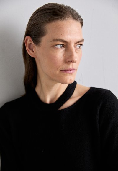 Pääkuva 5, Suurenna