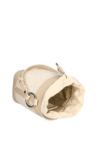 Borsa beige in paglia e pelle sintetica, dalla forma rotonda, con chiusura a coulisse superiore e dettagli in hardware argentato. Interno foderato in morbido tessuto.