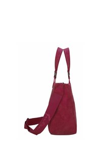 Sac à main en daim rose foncé avec deux poignées supérieures et une bandoulière amovible. Dispose d'une fermeture éclair et d'une texture lisse.