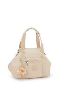 Borsa beige con manici larghi, tasca con zipper frontale, logo rotondo e un piccolo portachiavi a forma di scimmietta pelosa attaccato a un manico.