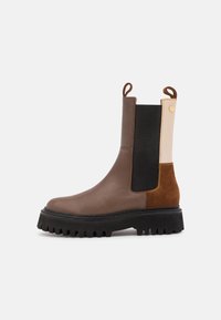Copenhagen Shoes Kotníkové boty na platformě - brown
