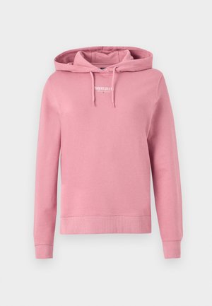 Ružová bavlnená mikina s predným vreckom typu kengura, kapucňou so šnúrkou, rebrovanými manžetami a elastickým pásom. Obsahuje malé biele logo na hrudi.