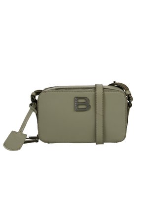 Groene leren schoudertas met ritsluiting, rechthoekige vorm, gladde textuur en een metalen "B" logo aan de voorkant. Verstelbare schouderriem.