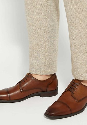 Dune London WIDE FIT SUFFIX - Lace-ups - dark tan