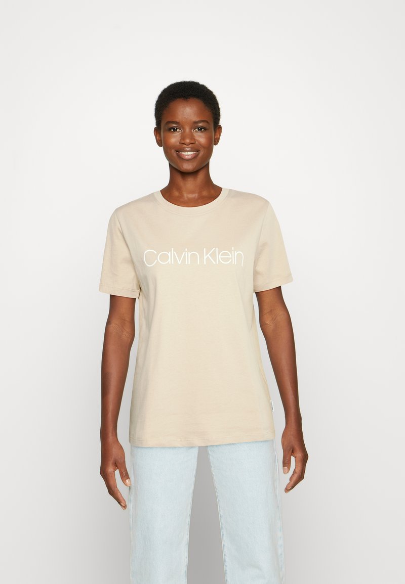 Calvin Klein CORE LOGO - T-shirt estampada - moccasin
