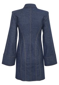 Jeansjacka, mörkblå, skräddarsydd design med krage, långa utsvängda ärmar, synliga sömnadsdetaljer och en något böjd nederkant.