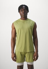 ICANIWILL STRIDE SLEEVELESS MEN - Felső - light olive
