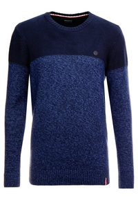Marinblauer Strickpullover mit strukturiertem Design, der einen einfarbigen oberen Abschnitt und gerippte Bündchen aufweist. Logo-Akzent auf der Brust.