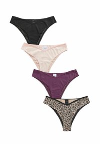 Patru perechi de bikini pentru femei: negru, piersică, mov închis și imprimeu leopard. Fiecare are dantelă la margini și este fabricat dintr-un material moale și elastic.