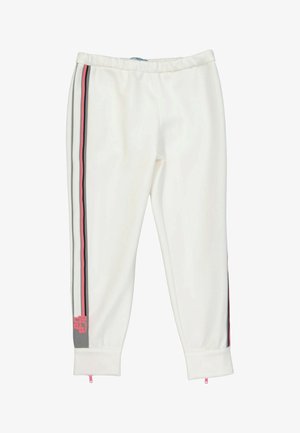 Pantalon de survêtement blanc avec taille élastique, bandes latérales roses, noires et grises, et un logo rose près de la cheville gauche avec de petites fermetures éclair roses aux poignets.