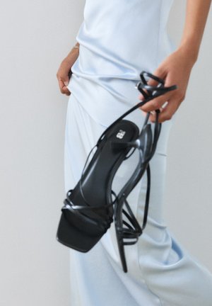 PULL&BEAR, HEEL SANDAL - Sandales - black