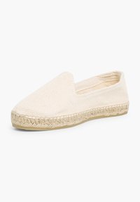 Espadrille pantoffel in crème kleurig geweven stof met een visgraatpatroon, natuurlijke jute touw zool en een gladde binnenvoering.