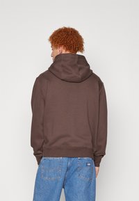 Nike Sportswear SPORTSWEAR CLUB FLEECE - Melegítőfelső - baroque brown/white