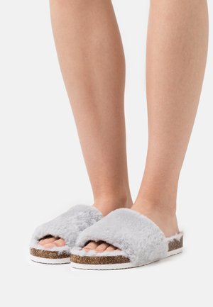 Slippers - light grey
