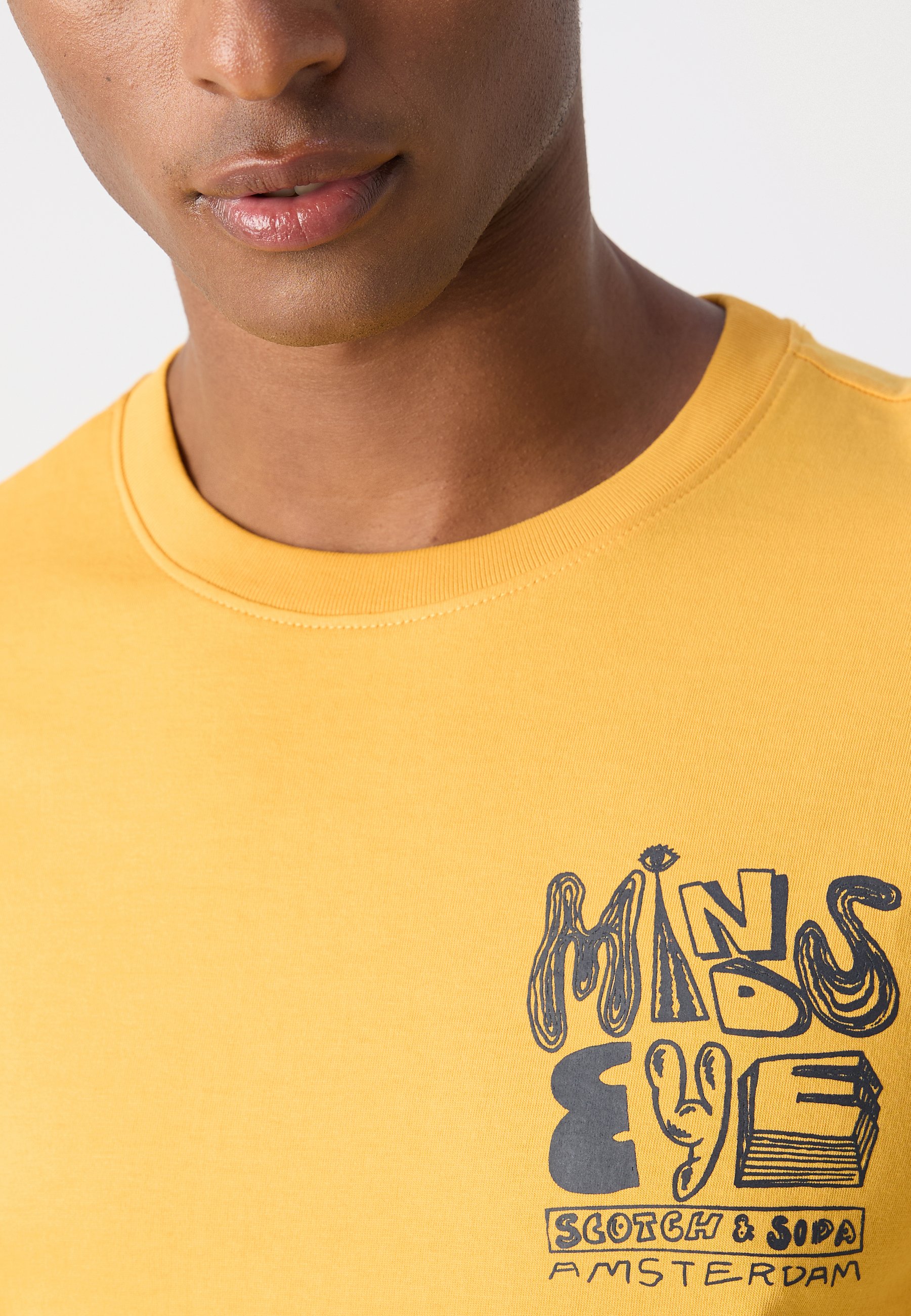 Scotch & Soda CHEST ARTWORK - Print T-shirt - yellow cab