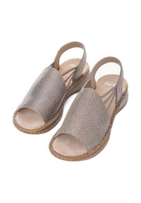 Slingback sandály ve světle šedé síťovině s texturovaným designem a otevřenou špičkou, s polstrovanou stélkou a řemeslným šitím.