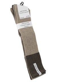 Calze alte fino al ginocchio con un design a coste; motivo a blocchi di colore marrone chiaro e marrone scuro. Presenta un'etichetta di confezionamento con informazioni sul marchio e sulle taglie.