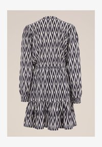 Neselectat, black