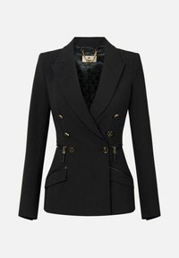 Blazer nero con vestibilità su misura, design doppiopetto, bottoni dorati, tasche con cerniera e rever a risvolto. Fodera nera testurizzata.