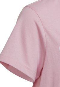 adidas Originals TREFOIL TEE-JUNIOR - Apdrukāts T-krekls - true pink/white