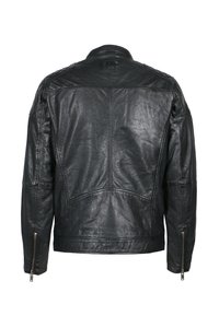 Černá kožená bunda s hladkým povrchem, vybavená stojáčkovým límcem, bočními kapsami na zip a švy na zadní straně.