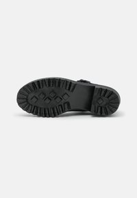 Madden Girl Lodičky s platformou - black