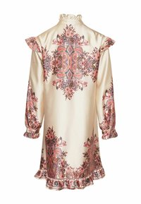 Satin kjole med et blomster paisley mønster i pink og blå på en cremet baggrund. Volang ved skuldrene og mancherne, længde over knæet.