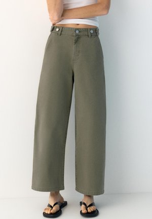 PULL&BEAR ADJUSTABLE BALLOON  - Široke kavbojke - khaki