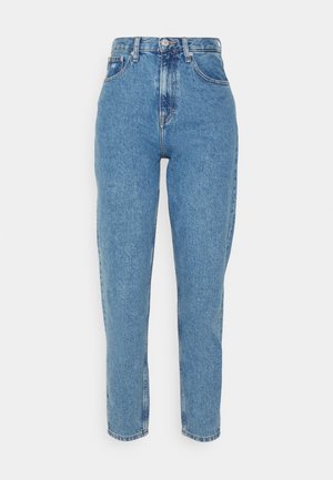 Jeans alto in vita di colore blu chiaro realizzati in denim, con un design a gamba dritta, dotati di cinque tasche e chiusura con bottone.