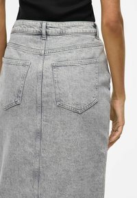 VILA MIDI - Pliiatsseelik - light grey denim