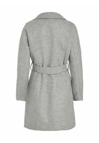 Gråullskappa med skräddarsydd form, långa ärmar, bred krage och ett tygbälte i midjan. Slät textur och minimala sömmar.