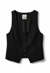 Vesta fără mâneci cu dungi negre, având două buzunare frontale, guler rotund și etichetă cu scrisul "Sofie Schnoor" în interiorul gulerului.