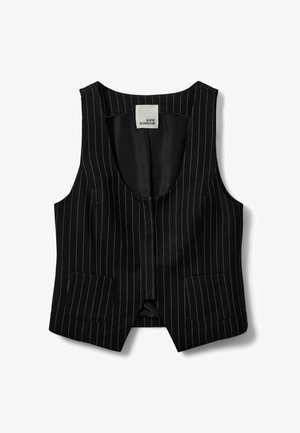 Chaleco sin mangas a rayas negras con dos bolsillos frontales, escote redondeado y etiqueta que dice "Sofie Schnoor" en el interior del cuello.