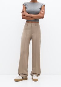 PULL&BEAR Pantalon classique - brown