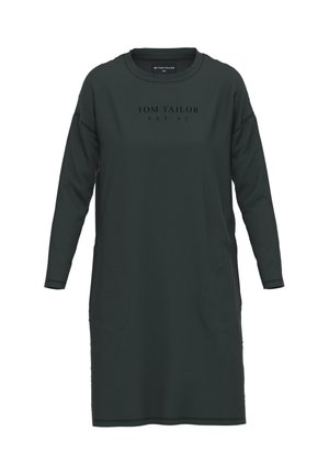 Donkergroene jurk met lange mouwen en een ronde hals, met horizontale strepen en zijzakken. Logo-tekst gedrukt op de voorkant.