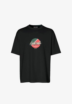 T-shirt in cotone nero con un logo grafico rotondo in verde, rosso e crema, con il testo "Original" e "Jack & Jones Worldwide" stampato sotto.