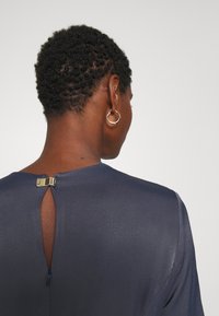 IVY OAK Vapaa-ajan mekko - blue