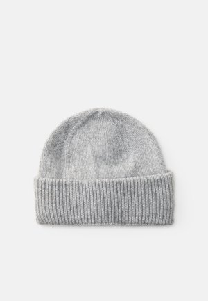 Berretto lavorato a maglia grigio con risvolto a costine, realizzato in materiale morbido, caratterizzato da una parte superiore senza cuciture e una texture liscia.