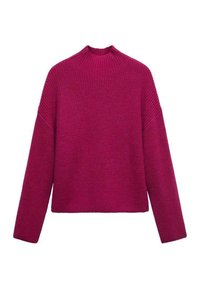 Fuksjowy sweter dzianinowy z wysokim kołnierzem, opadającymi rękawami i prostym krojem. Tekstura jest gruba i prążkowana.
