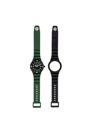 To armbåndsure side om side, den ene med grøn rem og sort urskive der viser tiden, den anden med sort rem og tom urskive.